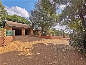 8582 m² Farm in Protea Ridge