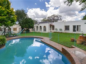 8 Bed House in President Ridge