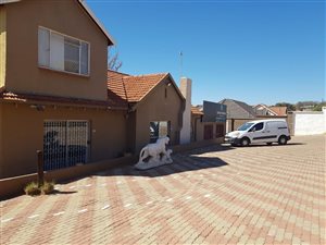 300 m² Commercial space in Northcliff