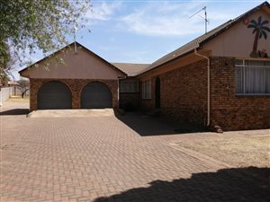 3 Bed House in Helikon Park