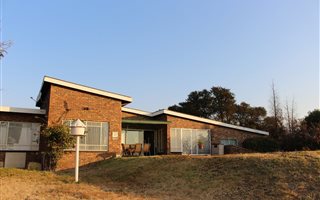 3 Bedroom House in Mnandi AH