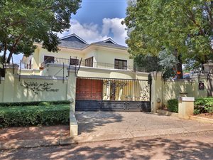 5 Bed House in Weltevreden Park