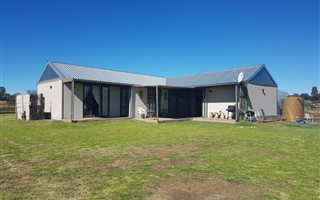 3 Bedroom House in Roodewal and surrounds