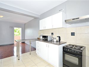 2 Bed Apartment in Wynberg