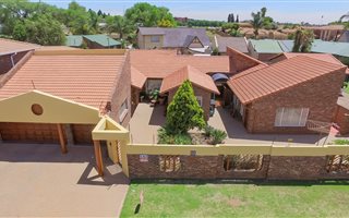 3 Bedroom House in Ravenswood
