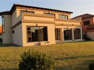 4 Bed House in Blue Valley Golf Estate