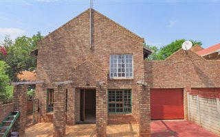 3 Bedroom Duet in Clarina