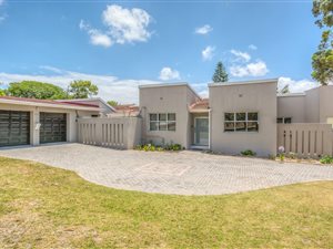 4 Bed House in Beverley Grove