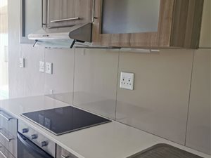 Bachelor apartment in Athlone Park