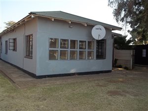 8 Bed House in Lindo Park