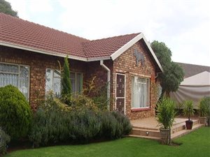 4 Bed House in Dennesig