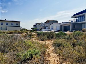 400 m² Land available in Sunset Estate