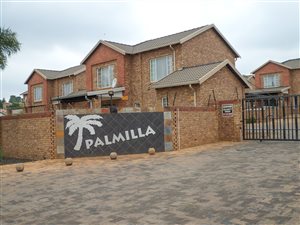4 Bed Townhouse in Ruimsig