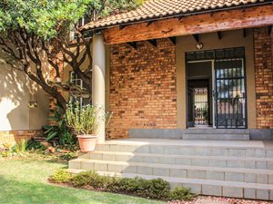 3 Bed Townhouse in Moreleta Park