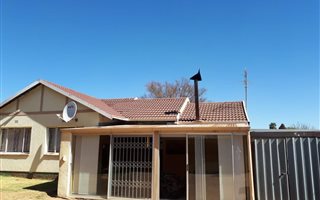 3 Bedroom House in Crystal Park