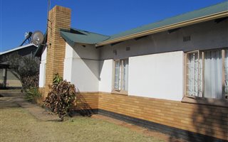 3 Bedroom House in Vanderbijlpark CW6