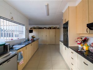 4 Bed House in Brackendowns