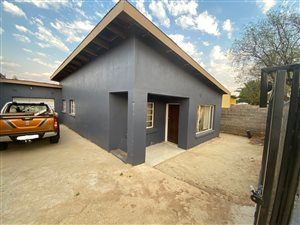 3 Bed House in Mofolo Central