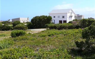 595 m² Land available in De Kelders