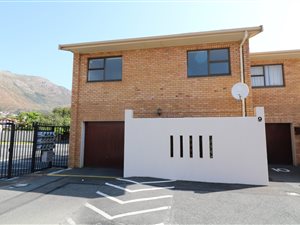 3 Bed Townhouse in Gordons Bay Central